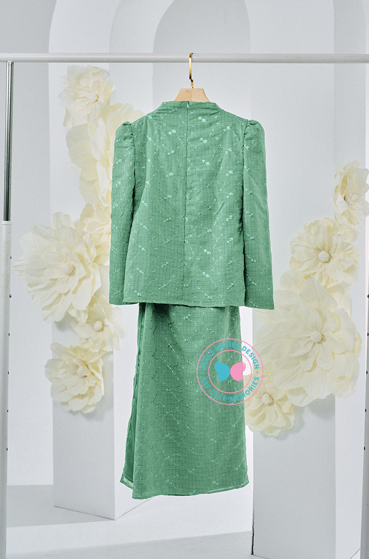 AS-IS (LOCK FROM LIVE) BBD Kebaya Embroidery