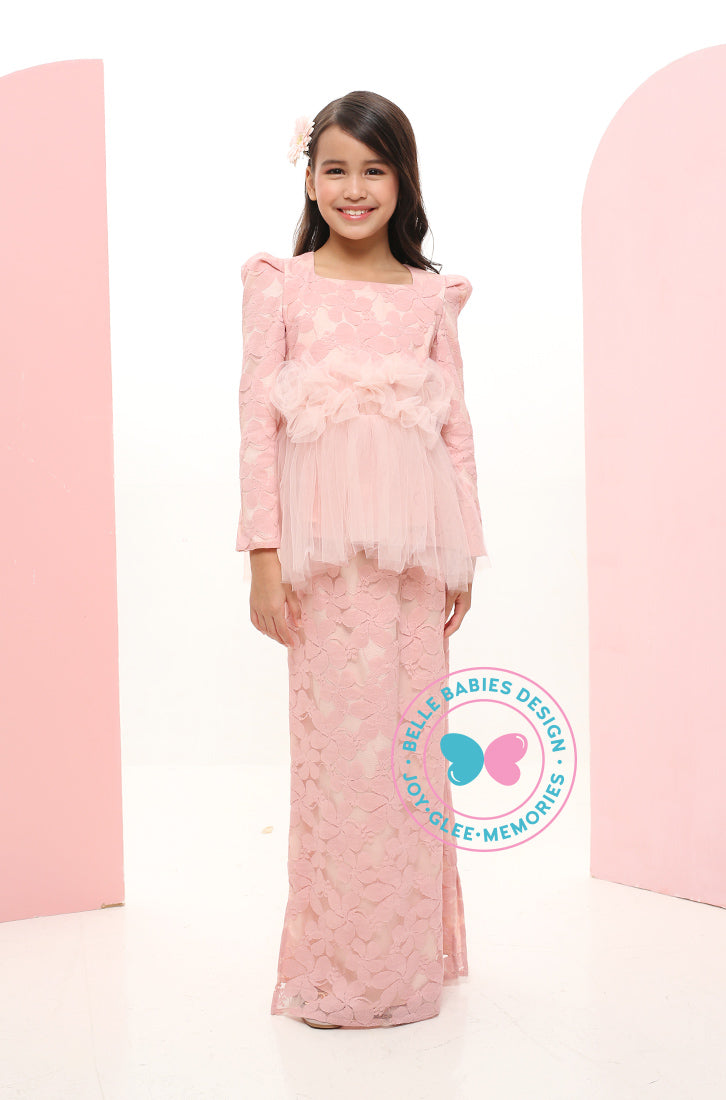 Timeless Charm 2024: Modern Tulle & Lace Kurung - Peach Pink